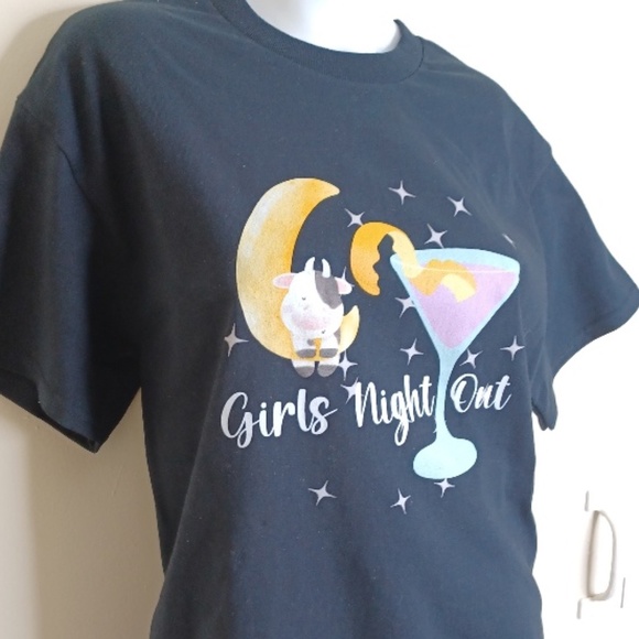 GIRLS NIGHT OUT. Cute tee for the gal's night of partying with the girls. - Picture 2 of 12